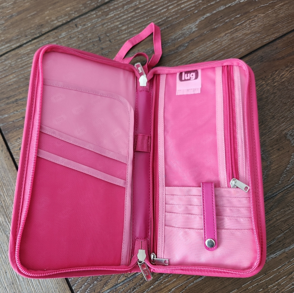 Lug Taxicab Tote Bag & Lug Tango Travel Wallet - Picture 15 of 15